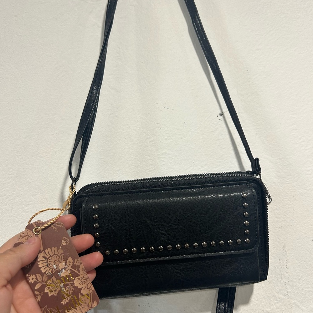 NWT Sam & Hadley woman crossed body purse, color black.